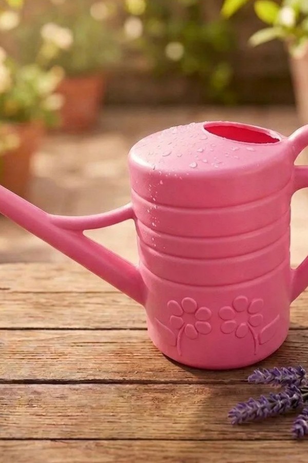  1 LT PEMBE Çiçek Desenli Başlıklı Bahçe Sulama Kabı